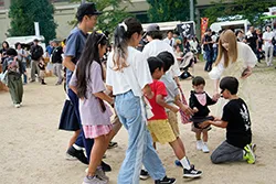会場のにぎわい
