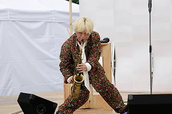 ステージ サックス演奏